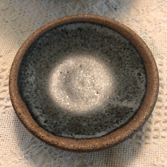 Vtg Studio Stoneware Pottery Lidded Vessel W/Decoration, Signed & dated 9”x6.5” - Picture 8 of 10